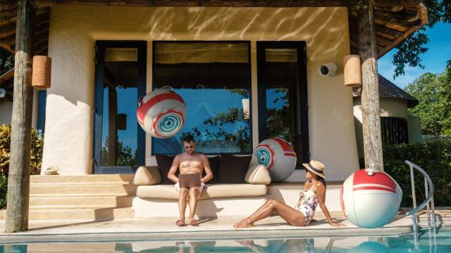 Una vivienda con piscina en una foto de archivo