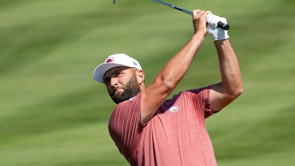 Jon Rahm disputa el decimosegundo encuentro del LIV Golf 2025 en Singapur