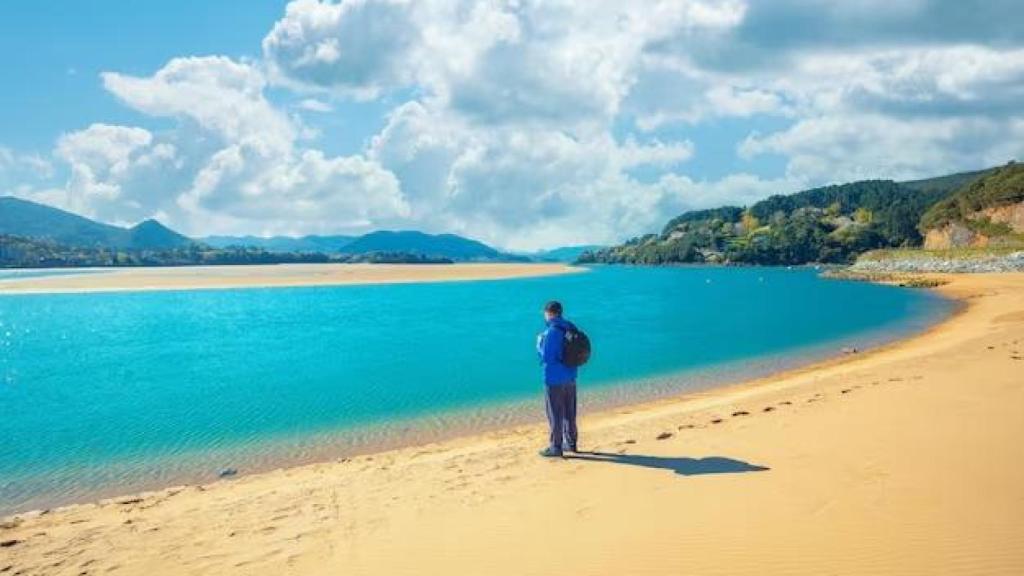 Un turista en la playa que enamora a Jorge Fernández.