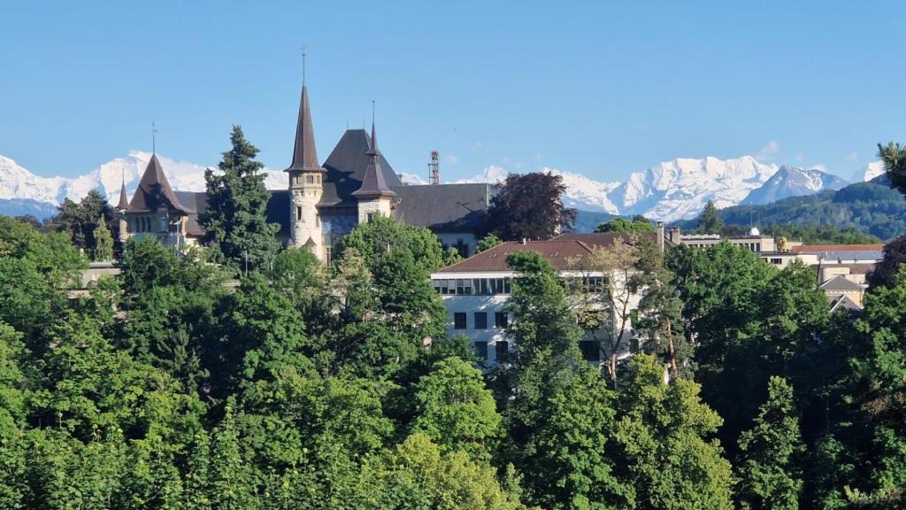 Las altas cumbres parecen saber que pocos resistirán la tentación de acercarse a ellos