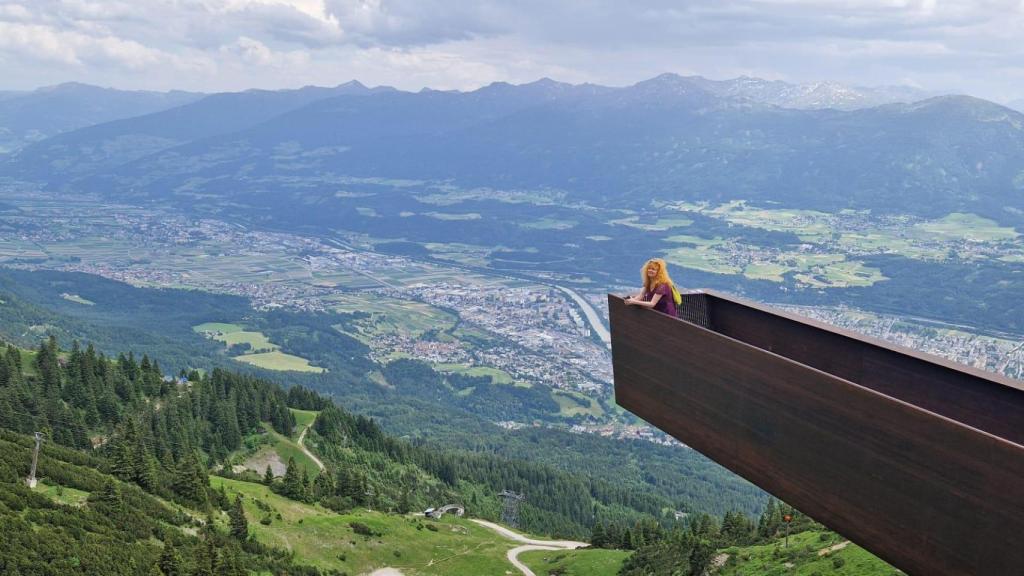En Seegrube una terraza que parece flotar en el aire, es la forma más original de admirar la ciudad imperial