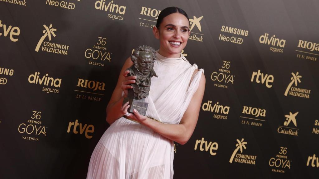 La actriz Verónica Echegui en la Alfombra Roja de la XXXVI Edición de los Premios Goya