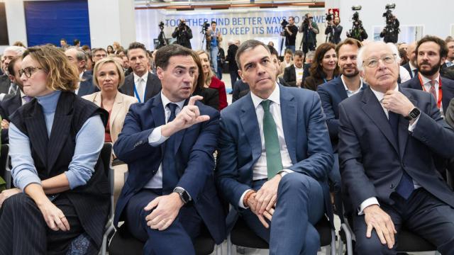 El lehendakari Pradales con Pedro Sánchez en las instalaciones de ITP Aero