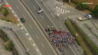 El pelotón, detenido durante unos minutos por la protesta en contra de Israel.