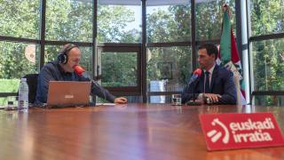Imanol Pradales durante su entrevista con 'Euskadi Irratia'.