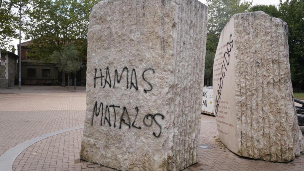 Aspecto del monumento instalado en el parque de Judimendi.