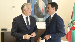 El lehendakari, Imanol Pradales, en una ronda de contactos con el líder del PP vasco, Javier de Andrés, a 5 de septiembre de 2025