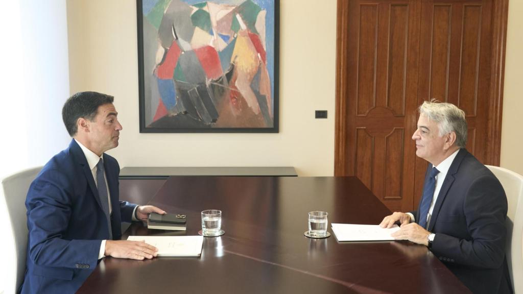 El lehendakari, Imanol Pradales, en una ronda de contactos con el líder del PP vasco, Javier de Andrés, a 5 de septiembre de 2025
