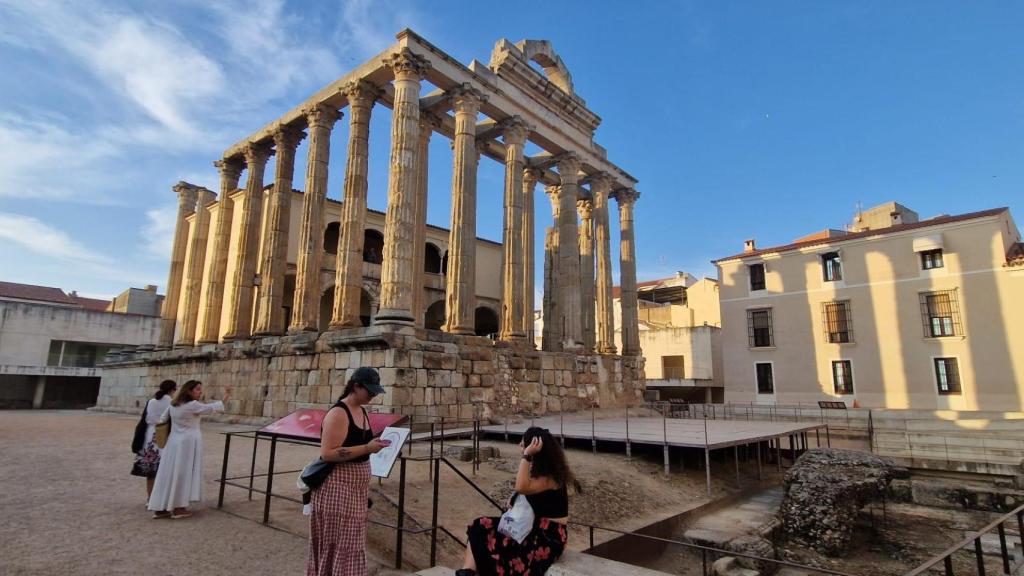En pleno centro de la ciudad, el edificio, en el que pueden realizarse visitas guiadas, sorprende a los visitantes