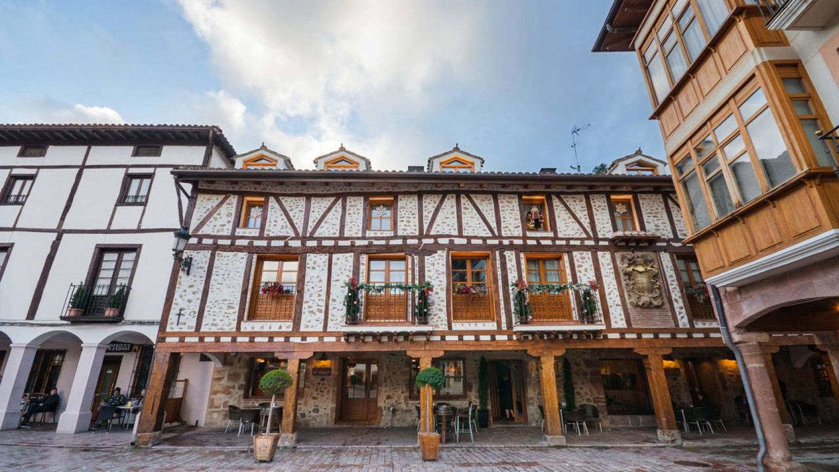 El gastro-pueblo cerca de Euskadi que triunfa entre montañistas con sus pinchos.