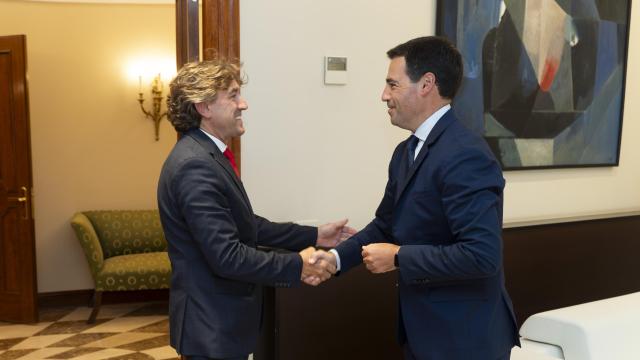 El lehendakari, Imanol Pradales, y el secretario general del PSE-EE, Eneko Andueza, en su reunión en Lehendakaritza