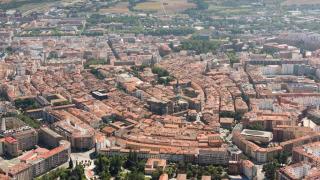 Vitoria es una ciudad con un casco histórico medieval, como se aprecia en la panorámica aérea. Foto Quintas