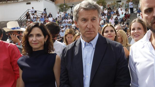 El líder del PP, Alberto Núñez Feijóo, junto a la presidenta de la Comunidad de Madrid, Isabel Díez Ayuso