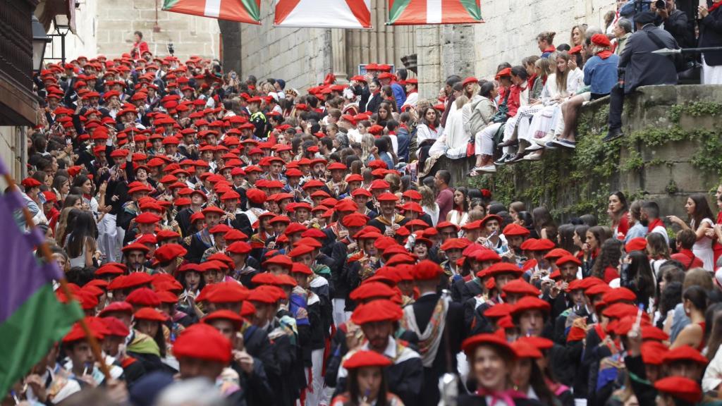 Jaizkibel desfila por primera vez como compañía en una fiesta de Hondarribia sin problemas - EFE