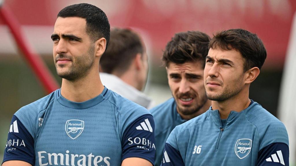 Mikel Merino (i) y Martín Zubimendi (d), actuales jugadores del Arsenal.