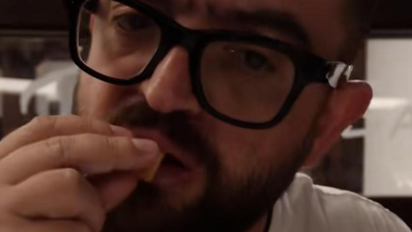 Alfonso, el tiktoker que ha pagado 213 euros en el asador vasco de Madrid.