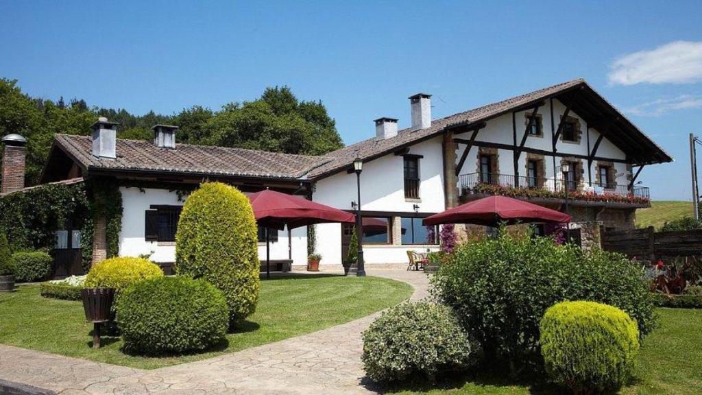Es cero turístico, pero la gente se desvía para comer en su restaurante.