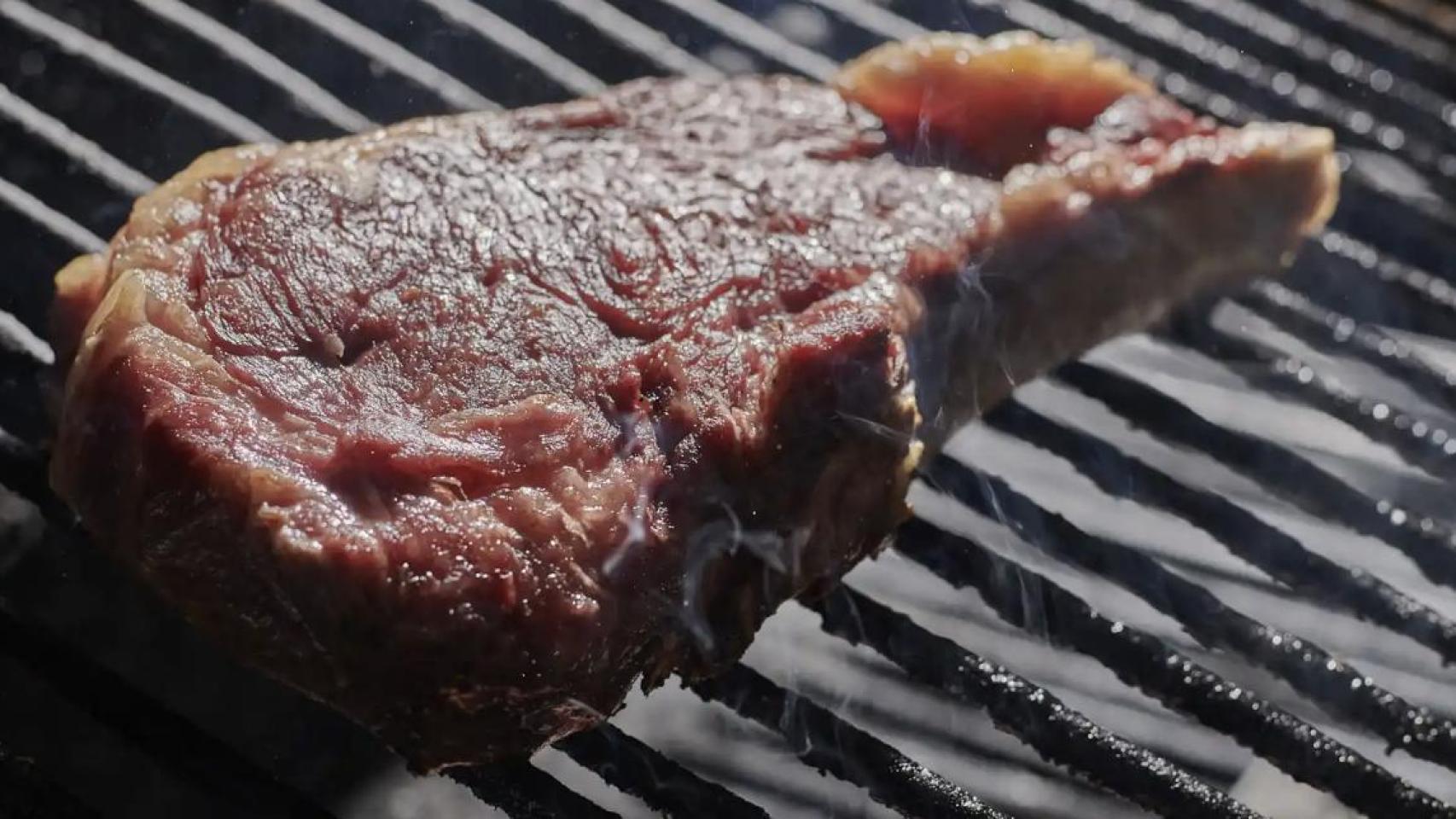 Chuleta a la parrilla del mejor rincón de Euskadi para comer chuleta, según la IA.