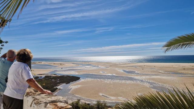 Praia da Fábrica, es el nombre oficial de la playa, aunque todos la conozcan como Playa de Cacela Velha