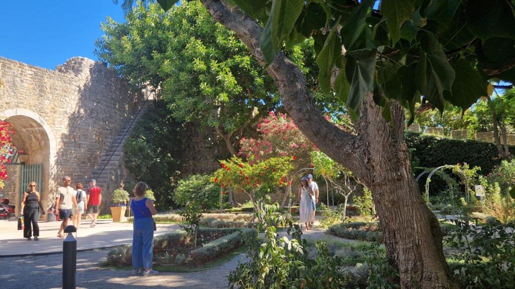 Desde las ruinas de este antiguo castillo morisco se obtiene la mejor panorámica de la ciudad