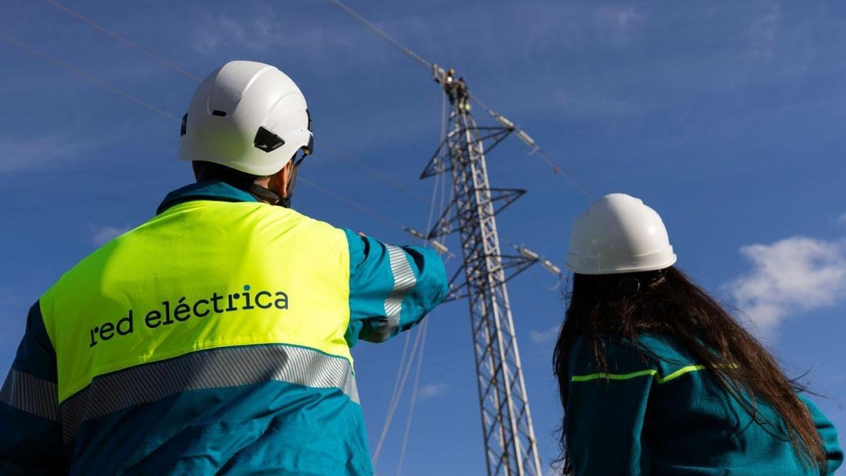 El empujón de Sánchez a la red acelera la descarbonización de la industria vasca