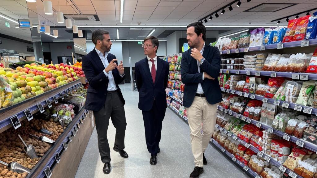 Inauguración de un BM de Uvesco en Fuencarral con el concejal del ayuntamiento de Madrid José Antonio Martínez Páramo / X