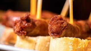 La mejor chistorra de Euskadi está en el pueblo donde mejor se come: muy ligado a la tradición parrillera y el favorito para comer chuleta