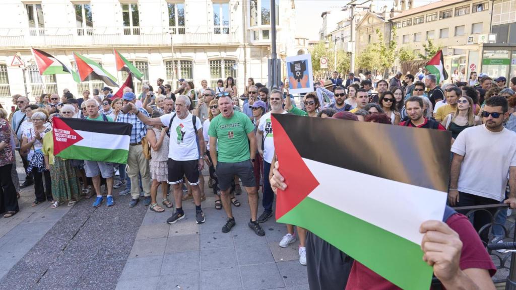Protestas en el exterior del Parlamento vasco para pedir un boicot a Israel y en solidaridad con Palestina