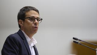 El portavoz de EH Bildu en el Parlamento vasco, Pello Otxandiano, durante el pleno de política general