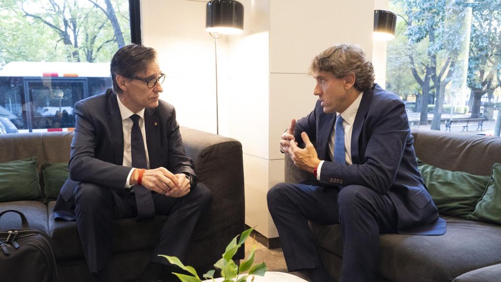 El secretario general del PSE-EE, Eneko Andueza, y el president de la Generalitat, Salvador Illa