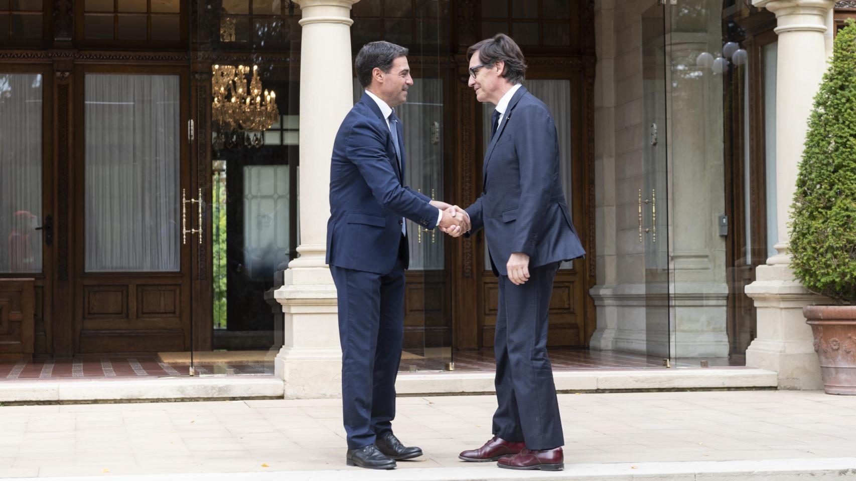 El lehendakari, Imanol Pradales, recibe en Vitoria al presidente de la Generalitat, Salvador Illa