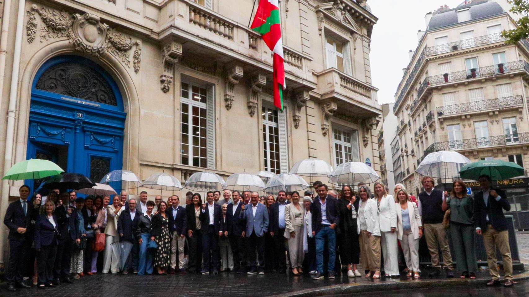 Acto de presentación del edificio de París restituido al PNV