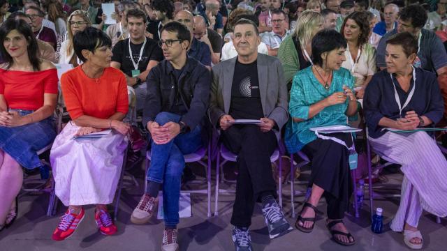Miembros de EH Bildu en su Conferencia Política en San Sebastián