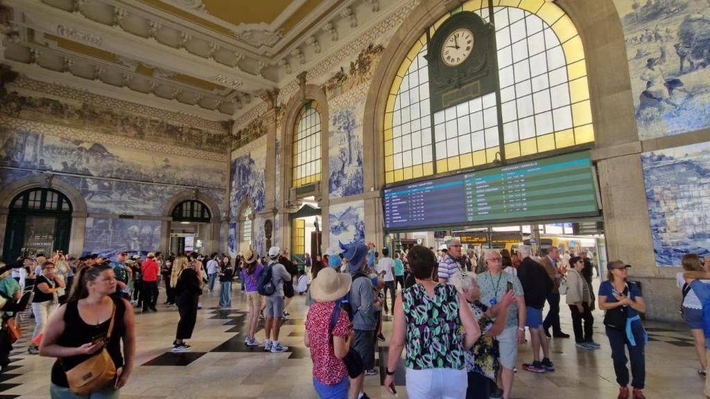 Siempre abarrotada, la estación de Sao Bento, es uno de esos lugares que todos visitan