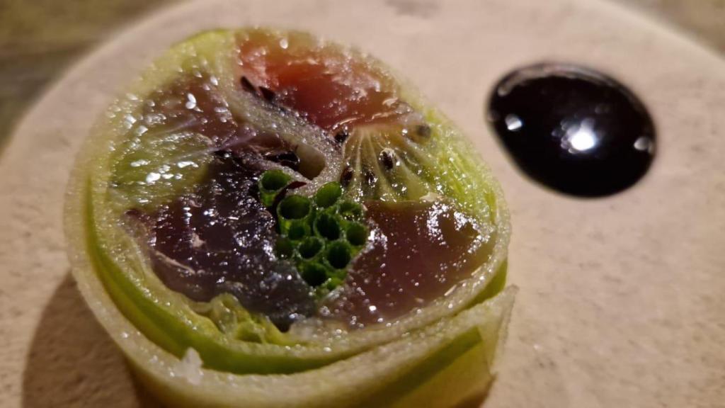 Roll con manzana verde, kiwi, amaranto y caballa. No solo color, también mucho sabor