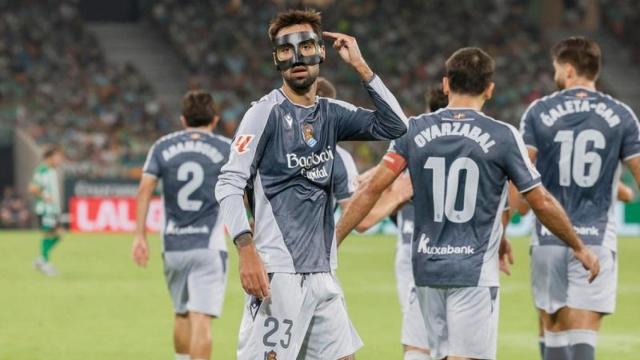 Brais Méndez, jugador de la Real Sociedad, celebra el gol anotado al Real Betis.