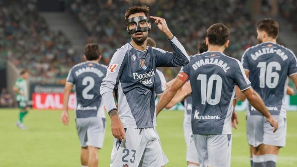 Brais Méndez, jugador de la Real Sociedad, celebra el gol anotado al Real Betis.