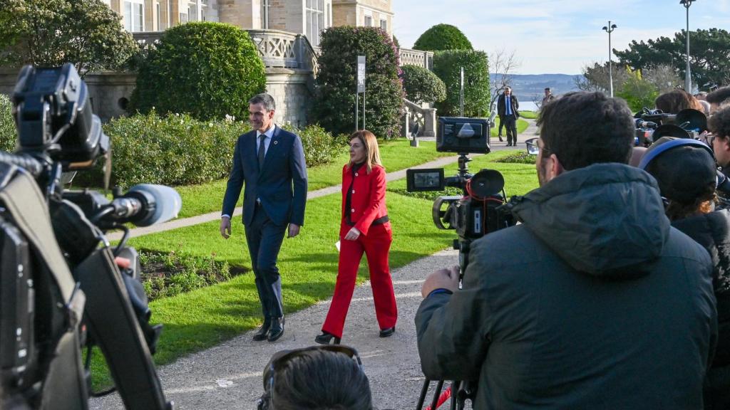 Pedro Sánchez con la presidenta de Cantabria, Sáenz de Buruaga, en la última Conferencia de Presidentes celebrada en Santander / Nacho Cubero Europa Press