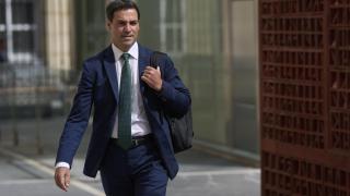 El lehendakari, Imanol Pradales, a su llegada al Parlamento vasco