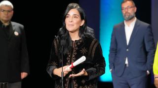 La directora Alauda Ruiz de Azúa durante la gala de clausura del Festival de San Sebastián, en el Teatro Victoria Eugenia, a 27 de septiembre de 2025