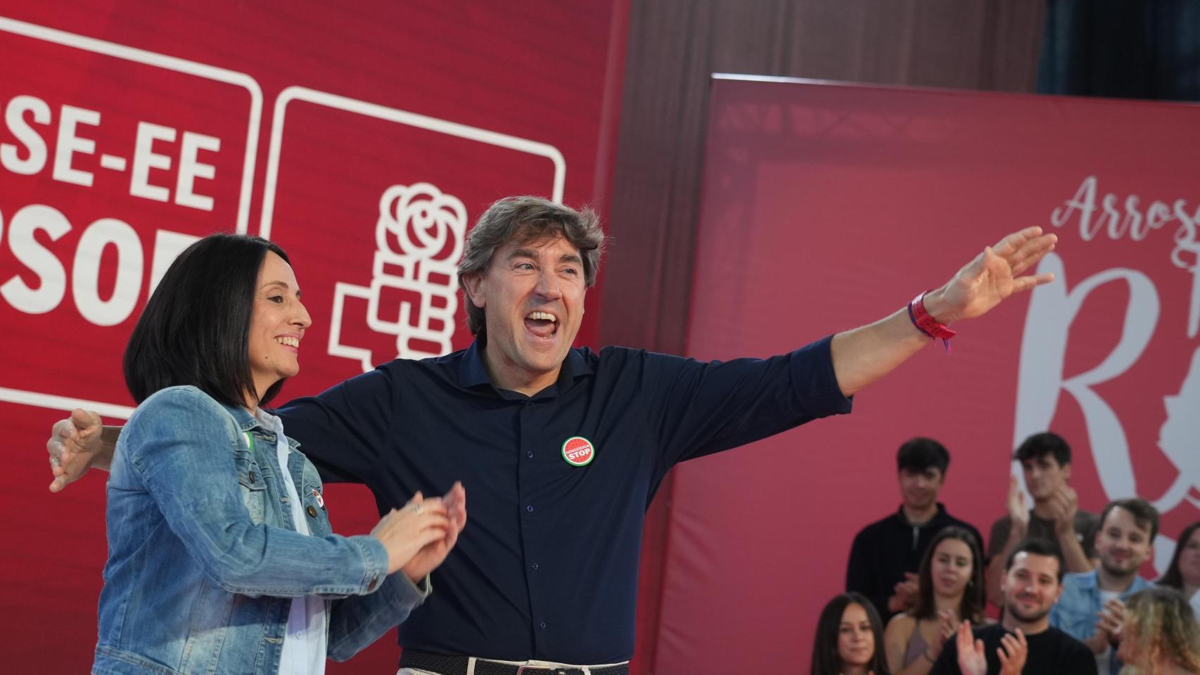 La secretaria de Organización del PSOE, Rebeca Torró, y el secretario general de PSE, Eneko Andueza
