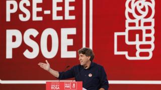 El secretario general del PSE, Eneko Andueza, interviene en la Fiesta de la Rosa