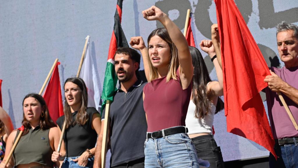 La portavoz del Movimiento Socialista de Euskal Herria, Garazi Navarro, durante el acto del Consejo Socialista de Euskal Herria (EHKS) para homenajear a los exmiembros de ETA Txiki y Otaegi