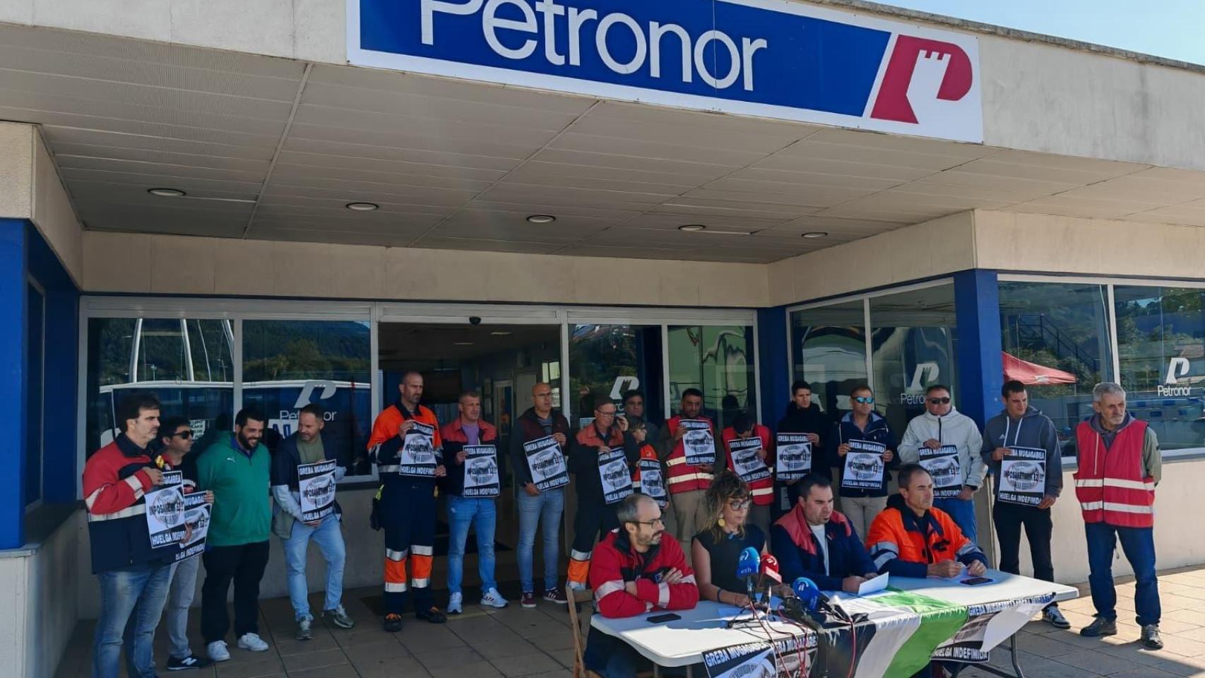 Rueda de prensa del comité de Petronor en Muskiz