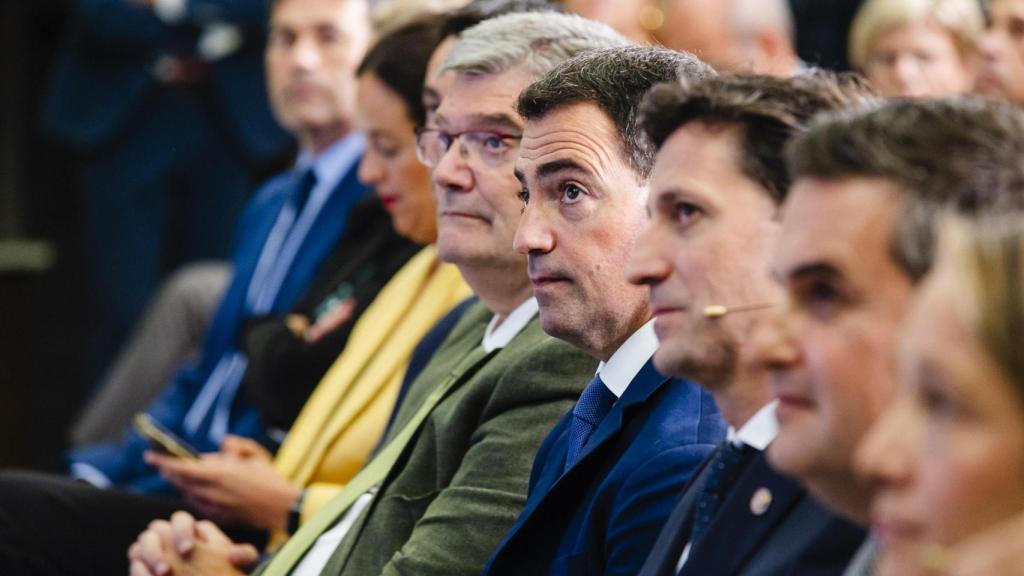 Imanol Pradales junto a los consejeros Jauregi y D'Anjou y el alcalde de Bilbao, Juan Mari Aburto / Irekia