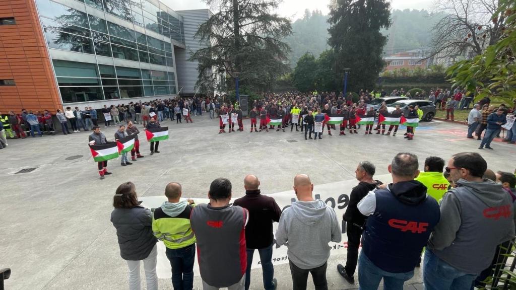 La plantilla de CAF, durante el paro.