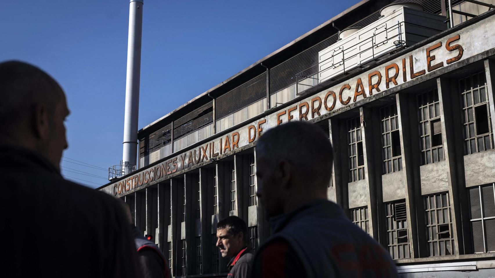 Varios trabajadores de CAF, durante el paro de una hora de esta semana.