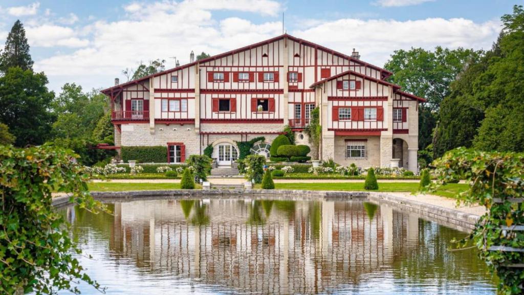 Parece Versalles pero está cerca de Euskadi.