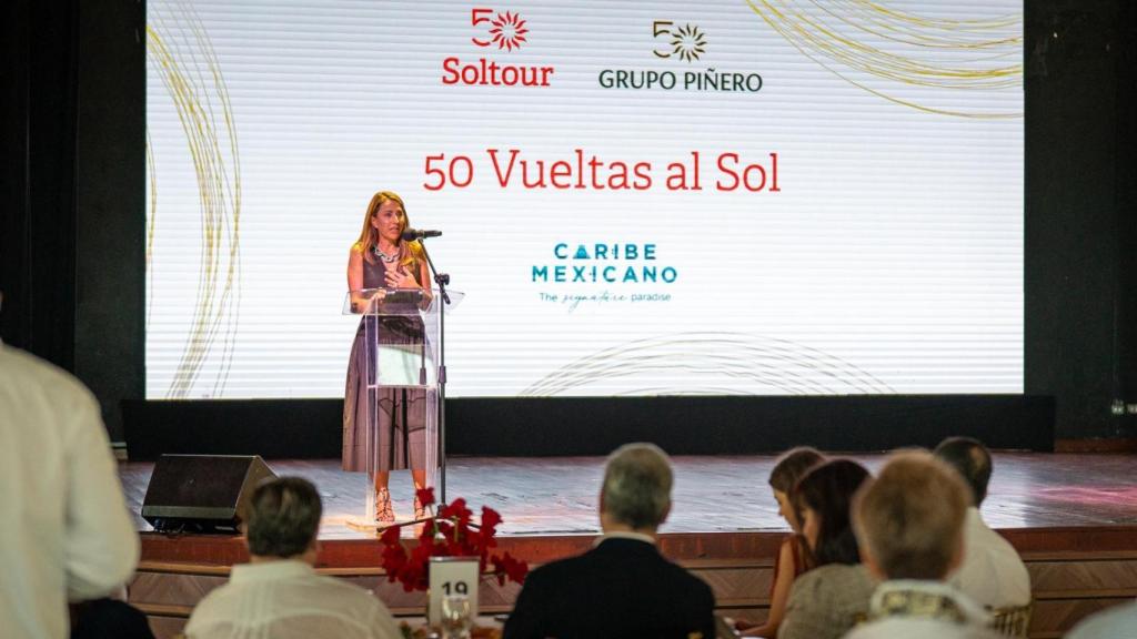 n la foto Encarna Piñero durante la conmemoración celebrada en uno de los hoteles que la empresa tiene en el “Caribe Mexicano”.