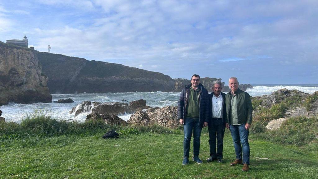 Iñigo Urkullu, Miguel Ángel Revilla y Adrián Barbón se reunieron en San Vicente de la Barquera (Cantabria) para compartir sus vivencias políticas